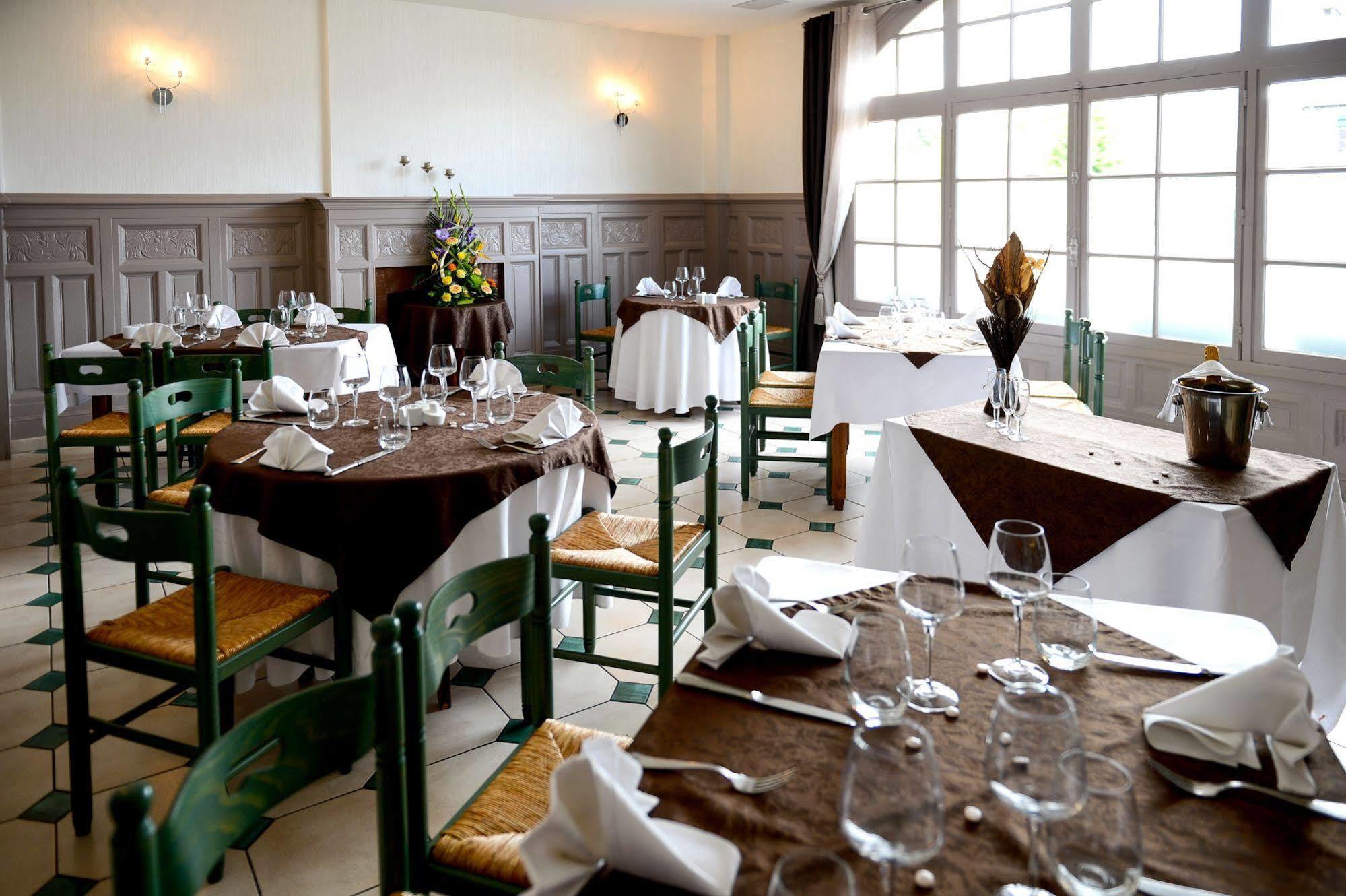 Logis Hotel Restaurant De La Poste Le Mêle-sur-Sarthe Eksteriør bilde