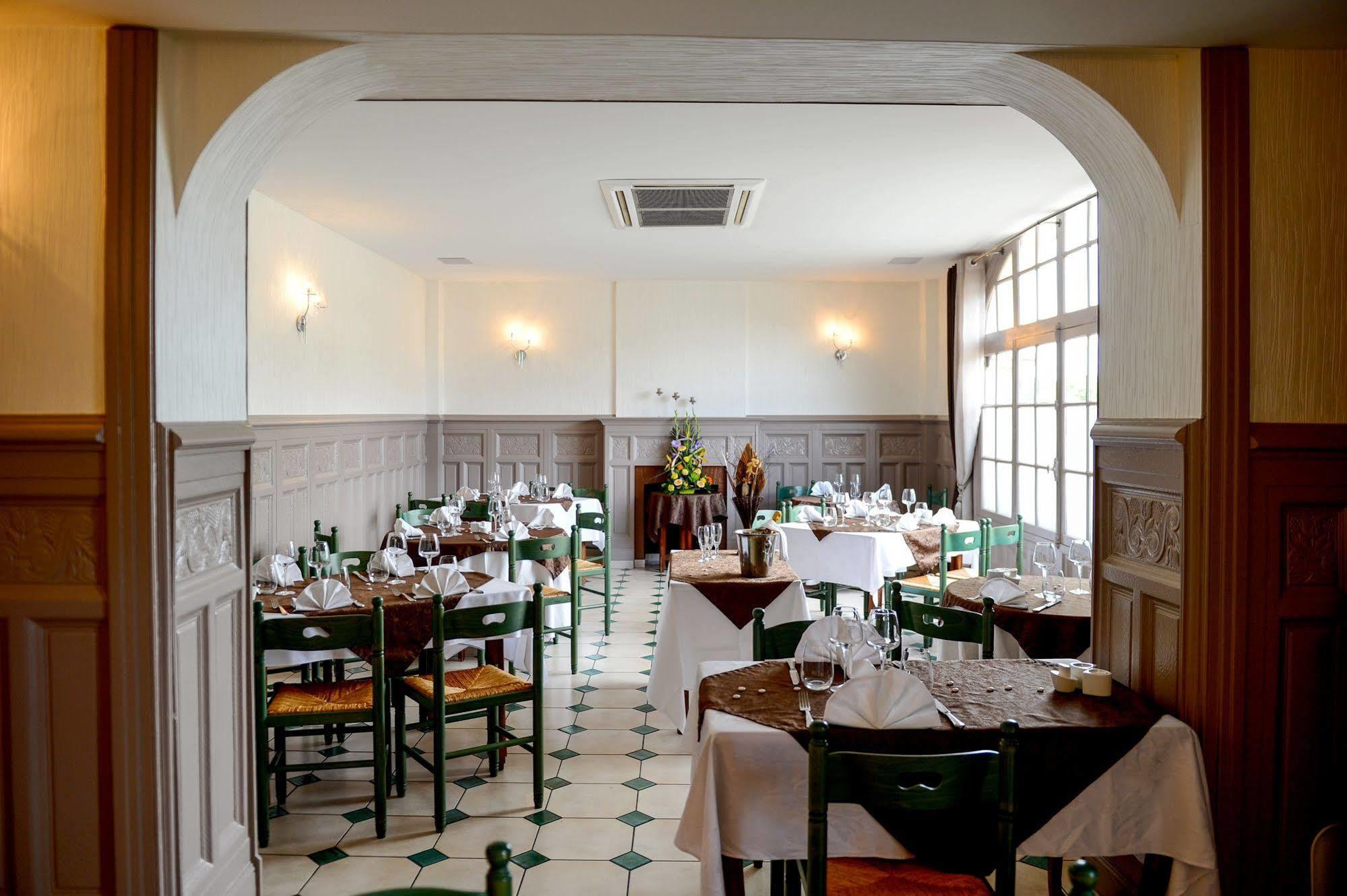 Logis Hotel Restaurant De La Poste Le Mêle-sur-Sarthe Eksteriør bilde