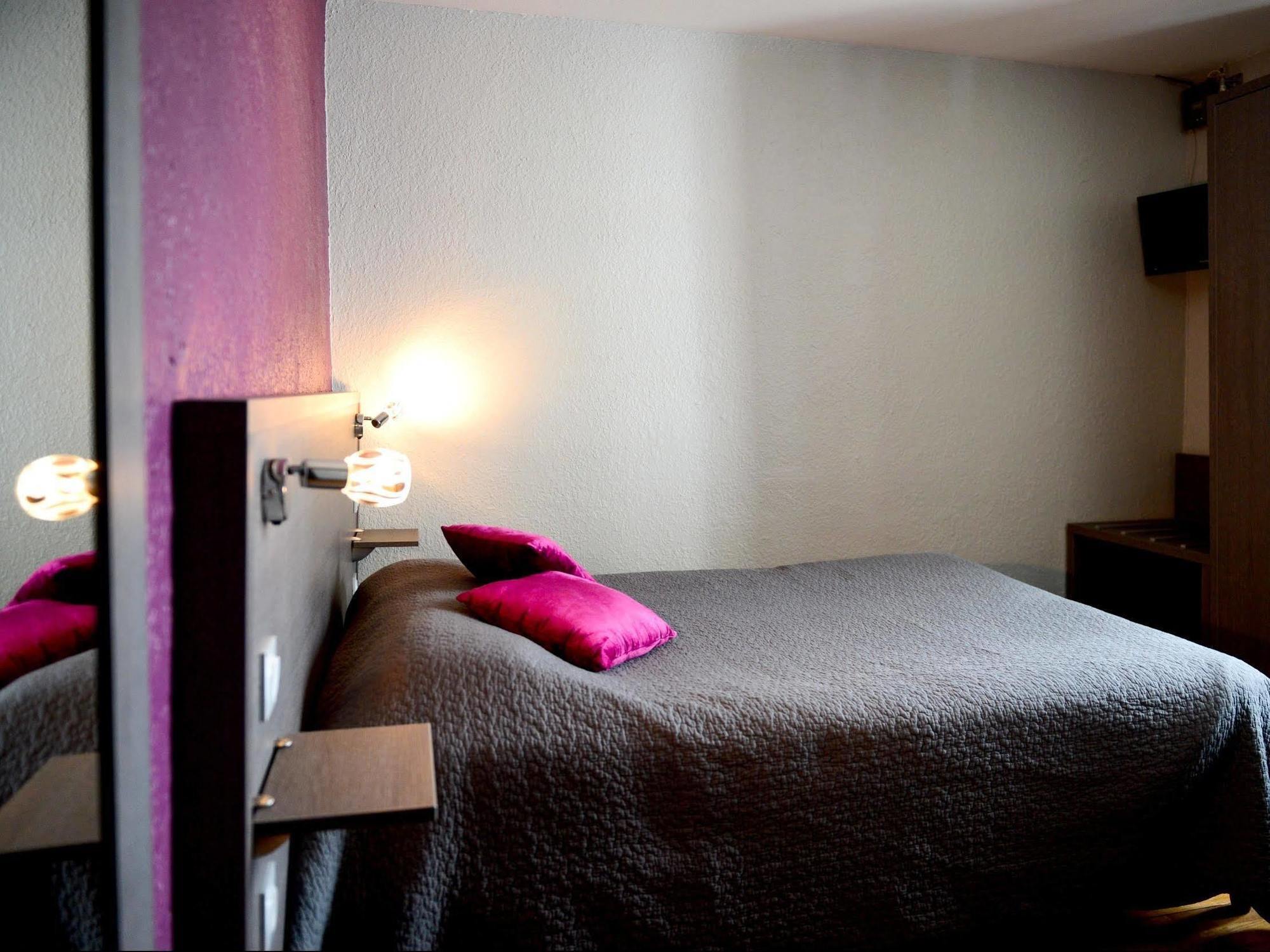 Logis Hotel Restaurant De La Poste Le Mêle-sur-Sarthe Eksteriør bilde